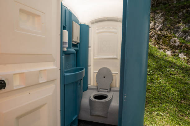 Best Portable bathroom rental  in Holland, OH